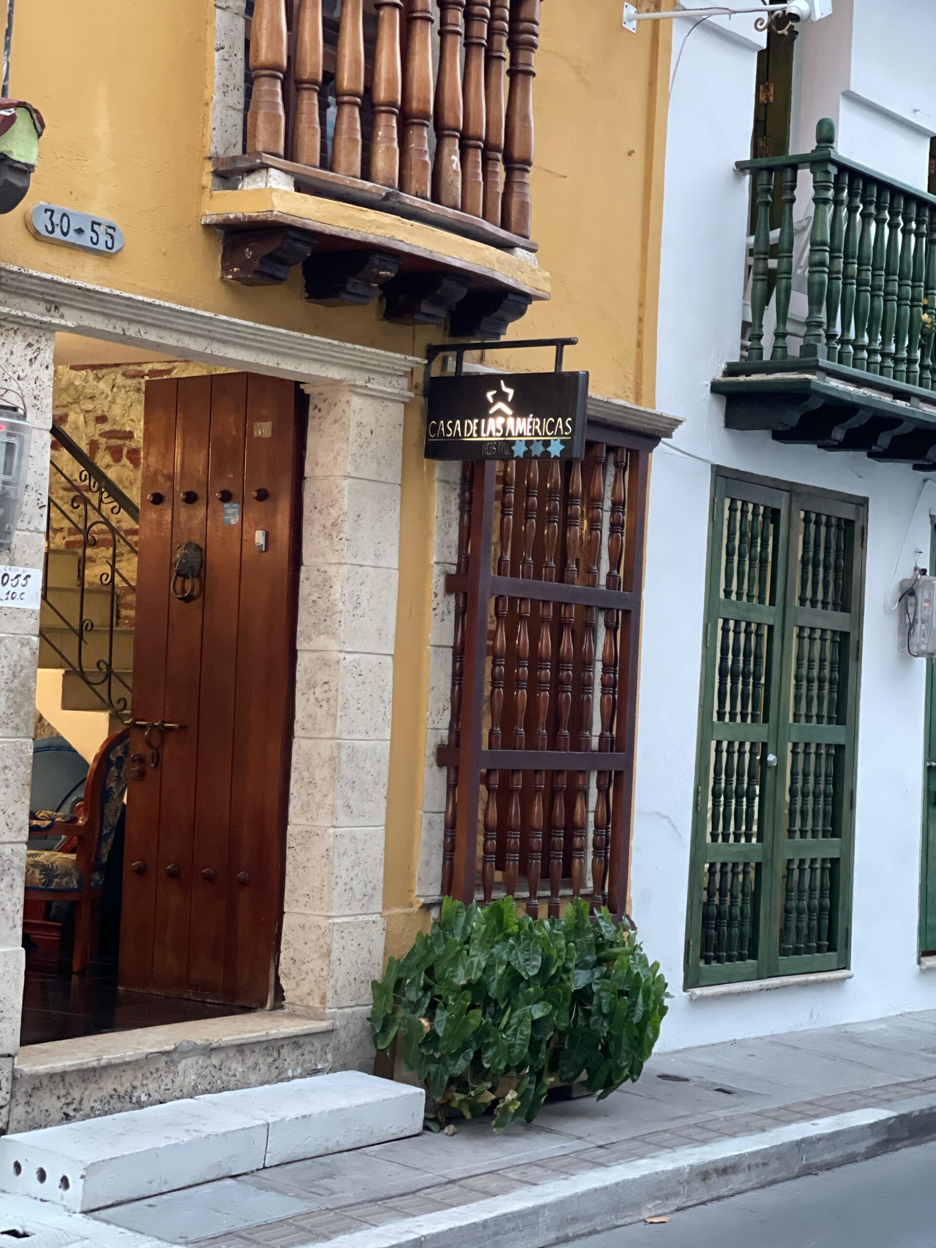 Fachada del Hostal Casa de las Américas en Getsemaní, Cartagena